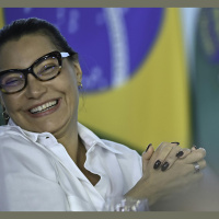 Oposição apresenta projeto para anular decreto que amplia poderes de Janja