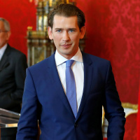Austrias ruling coalition falls apart