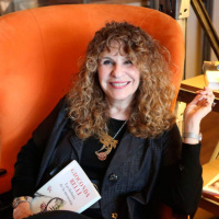 78 - Amanhece com pelo longo o dia curvo das mulheres, Gioconda Belli