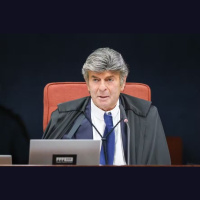 Voto de Fux conflita com biografia do ministro e causa perplexidade, diz professor da USP