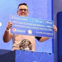 Campeão do e-Brasileirão é vice-mundial com apenas 17 anos