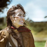 Tento ser como minha personagem: determinada e leal, diz Maria Casadevall sobre Jimena de Os dias eram assim