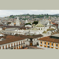 Veículos elétricos de entrega transformam centro histórico da capital do Equador