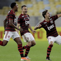 Não acreditava no investimento em Rodrigo Caio, mas ele está jogando muito, afirma Escobar