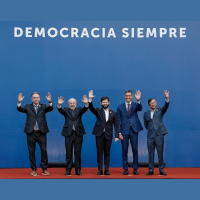 Lula assina manifesto em defesa da democracia em meio a tensões com os EUA