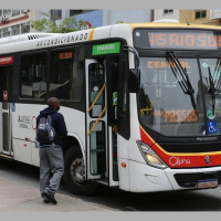 Nova frota de ônibus deve começar a circular em abril, diz secretária de Transportes do Rio