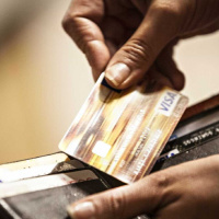 O brasileiro é o povo que paga a taxa mais alta de juros do cartão de crédito no mundo