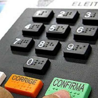 Os eleitores podem transferir, atualizar ou emitir o título eleitoral até hoje para participar das eleições de 2018. 