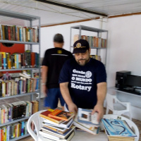O Rotary Club de Volta Redonda Leste deu início no sábado, a montagem de uma Biblioteca Comunitária no bairro Siderlândia.