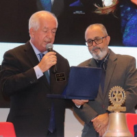Presidente da FOA recebe agradecimento do Rotary Club