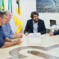 O prefeito de Volta Redonda, Samuca Silva, recebeu no dia passado, o presidenciável pelo PDT, Ciro Gomes. 