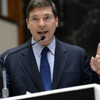 Filho de José Alencar, Josué Gomes é disputado por lados opostos.