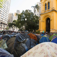 Um mês após tragédia, 126 famílias vivem no Paissandu