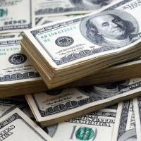O dólar intercala pequenas variações nesta sexta-feira