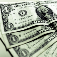 O dólar continua em trajetória de valorização nesta segunda-feira (13), chegando a superar R$ 3,90.