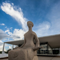 Ações de improbidade administrativa vão continuar a ser julgadas na primeira instância.