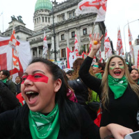 O Senado da Argentina rejeitou na madrugada desta quinta-feira (9) o projeto de lei que legalizaria o aborto no país.