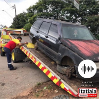 VEICULOS ABANDONADOS SÃO RETIRADOS DAS VIAS EM MARIANA