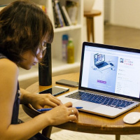 Como os pequenos negócios podem lidar com o comércio on-line?