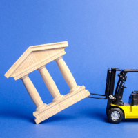 What happens to central banks under pressure?