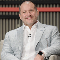 Apple loses top designer Jony Ive