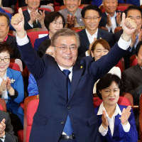 South Koreas new president pledges dialogue with the north