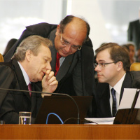 Estão tentando dividir o STF para acabar com a Lava-jato