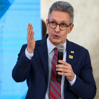 Romeu Zema cita Joaquim Barbosa como possível vice na chapa presidencial