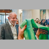 Lula firma acordo sobre minerais críticos e terras raras com premiê da Índia