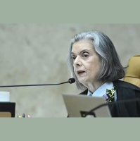 Em evento, Cármen Lúcia lamenta descrença nas instituições: busca do acerto é um dever