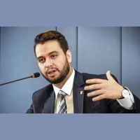 Filipe Martins, ex-assessor de Bolsonaro, é preso após descumprir medida cautelar