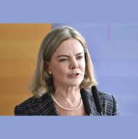 Gleisi Hoffman comenta obstrução no Congresso: povo brasileiro não pode carregar peso de Bolsonaro nas costas