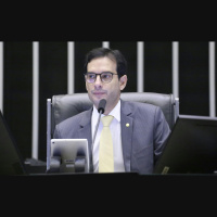 Fim da escala 6x1: relator vai negociar transição com o governo e joga a bola da compensação fiscal