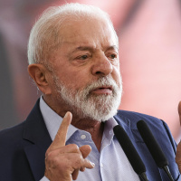 Lula diz que vai tentar negociar com Trump e afirma que família Bolsonaro precisa criar vergonha