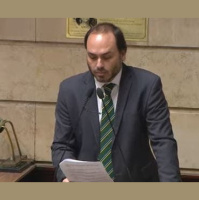 Carlos Bolsonaro renuncia de cargo de vereador do Rio para concorrer ao Senado em SC: Não é uma fuga