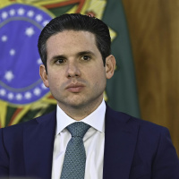 Motta diz que não se deixará intimidar por ameaças de Eduardo Bolsonaro