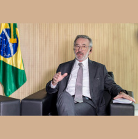 Após reunião, ministro diz que Brasil e EUA caminham para acordo comercial parcial e progressivo