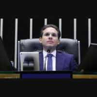 Hugo Motta diz que decisão de Gilmar Mendes sobre impeachment é fruto da polarização política