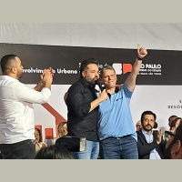 Aliados de Tarcísio defendem candidatura à Presidência durante entrega de conjunto habitacional