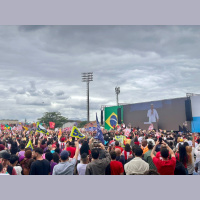 Em campanha no Rio, Lula diz que está cansado de ouvir Trump e Putin falarem em guerra