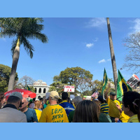 Manifestantes pedem anistia para Jair Bolsonaro em ato na Praça da Liberdade, em Belo Horizonte