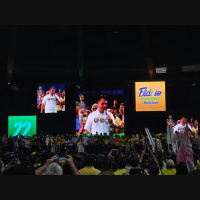 Em comício, Flávio Bolsonaro promete classificar facções como terroristas e promete declarar guerra