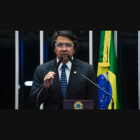 Senador que dirigia com CNH vencida e carro irregular é acusado de intimidar PMs em SP