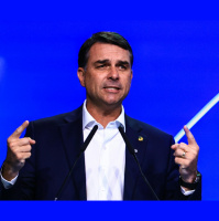 Flávio Bolsonaro diz respeitar decisão do PP sobre Tereza Cristina e mantém busca por vice