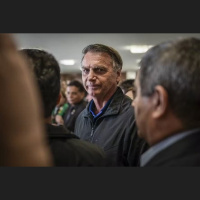 Moraes nega pedido da defesa de Bolsonaro por livre acesso dos filhos à casa do ex-presidente