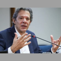 Haddad diz que Lula está disposto a conversar com Trump, mas sem relação de insubordinação