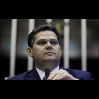 Alcolumbre deve definir rito da indicação de Jorge Messias ao STF nesta terça (2)