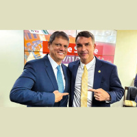 Direita anunciará chapa ao governo de SP em 30 de março, diz Flávio Bolsonaro