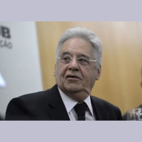 Justiça de SP determina interdição de FHC a pedido dos filhos