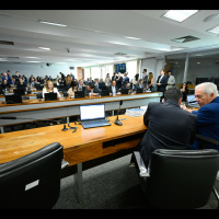 PEC do fim da escala 6x1 é aprovada na CCJ do Senado e segue para última etapa da votação